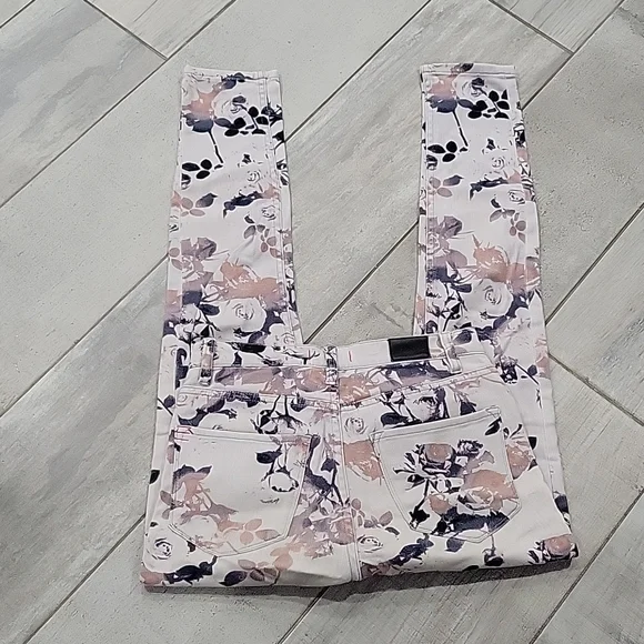 BDG light gray floral high rise jeans size 27w 29L - Picture 5 of 5